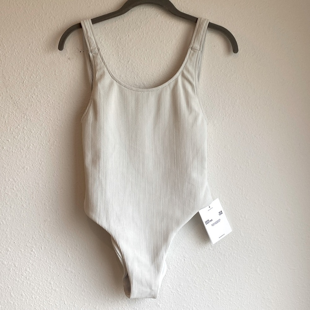 Sara Cristina R21G-rib white one-piece scoop neck swimsuit size Med NWT